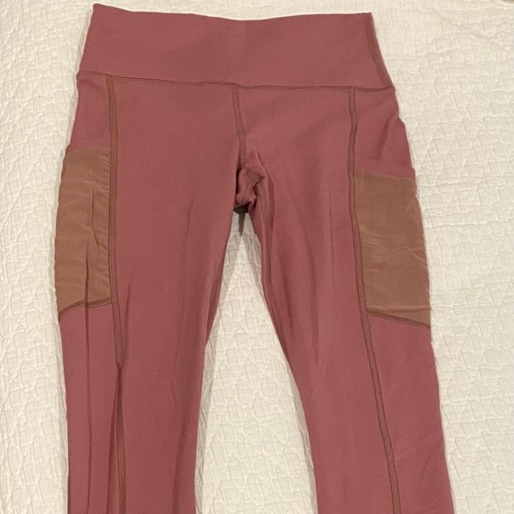 Fabletics On-The-Go PowerHold® High-Waisted Legging - Picture 4 of 6